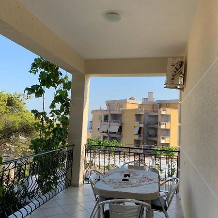 סרנדה Ylli Cunaj Apartments מראה חיצוני תמונה