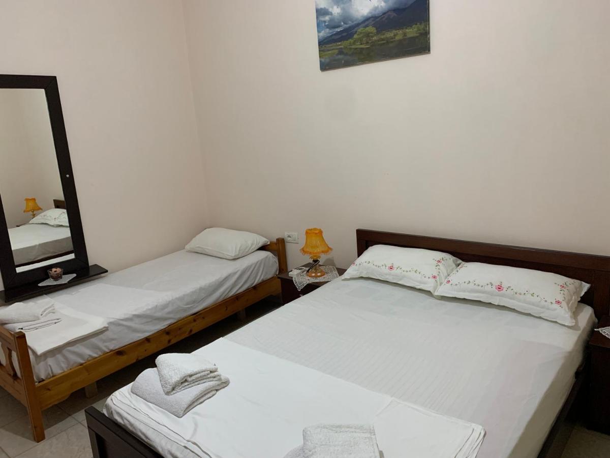 סרנדה Ylli Cunaj Apartments מראה חיצוני תמונה