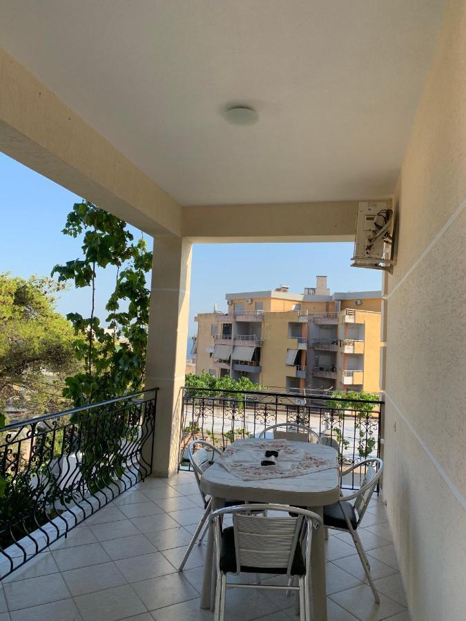 סרנדה Ylli Cunaj Apartments מראה חיצוני תמונה