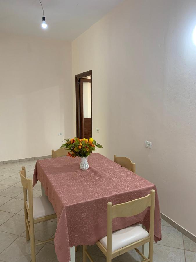 סרנדה Ylli Cunaj Apartments מראה חיצוני תמונה