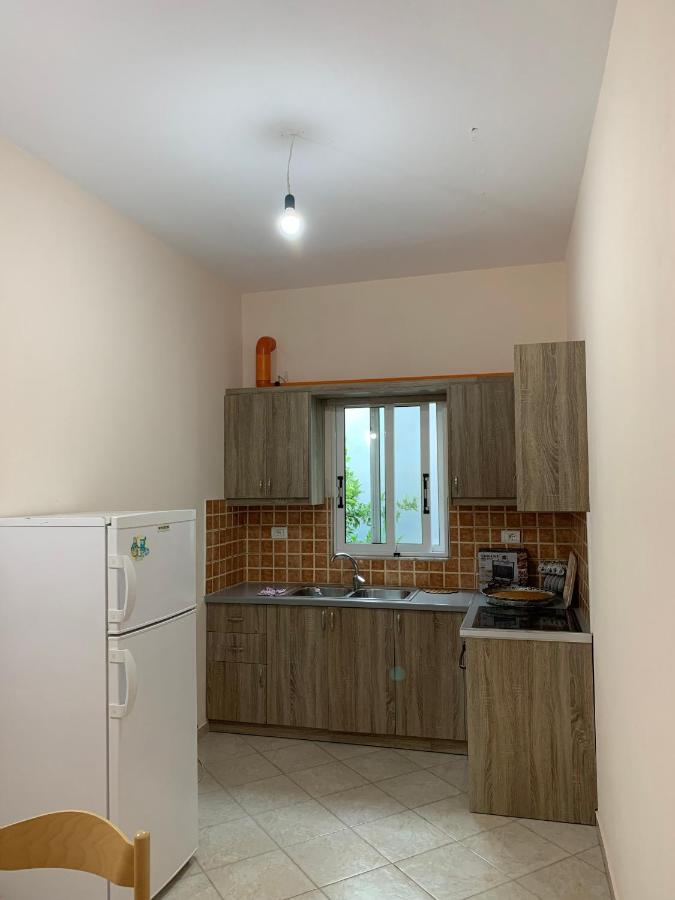 סרנדה Ylli Cunaj Apartments מראה חיצוני תמונה