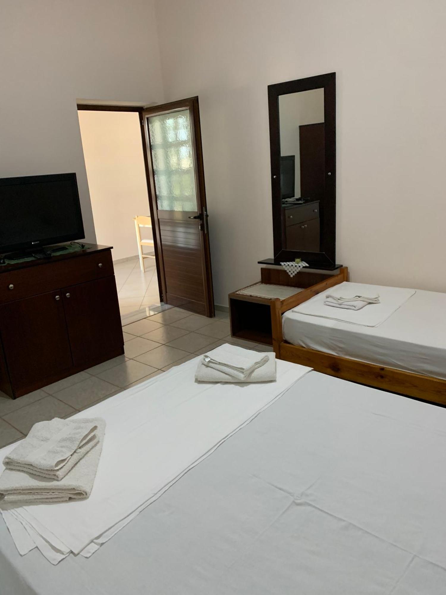 סרנדה Ylli Cunaj Apartments מראה חיצוני תמונה