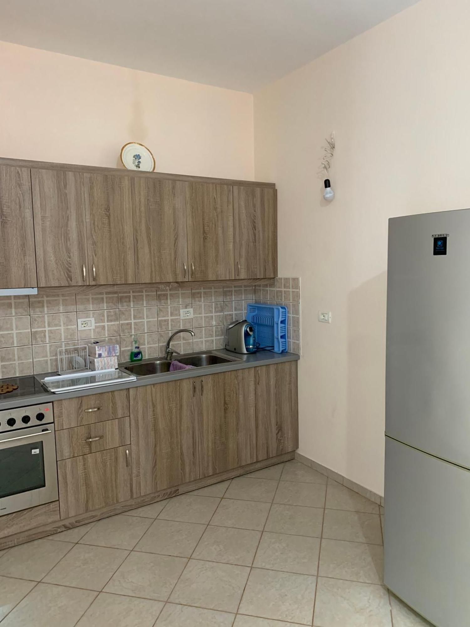 סרנדה Ylli Cunaj Apartments מראה חיצוני תמונה