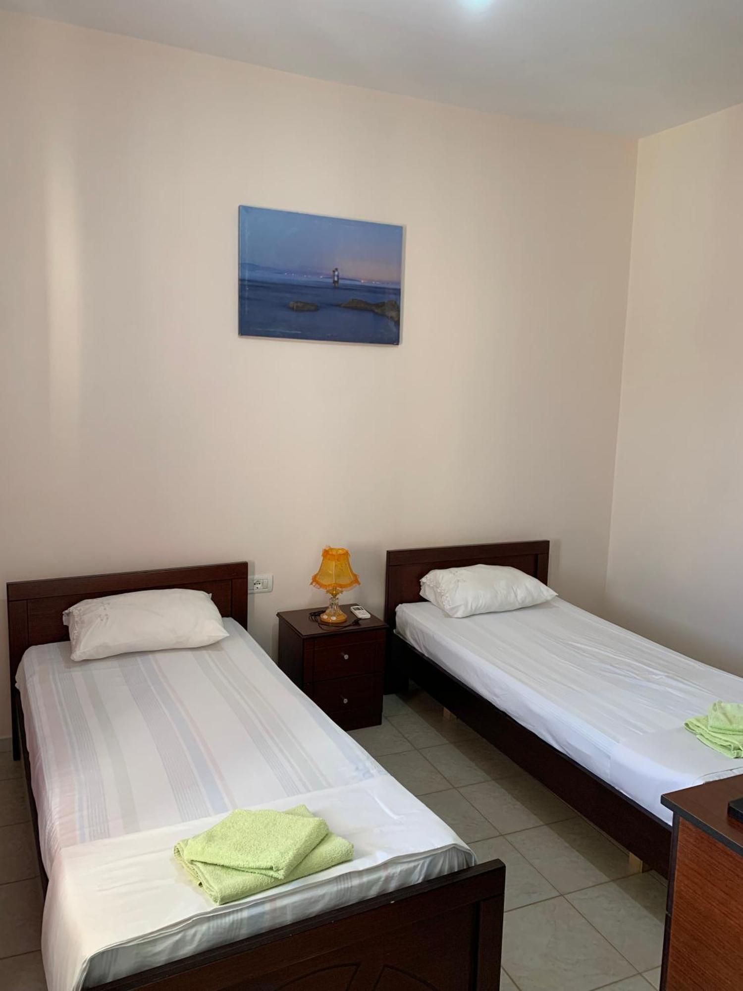 סרנדה Ylli Cunaj Apartments מראה חיצוני תמונה