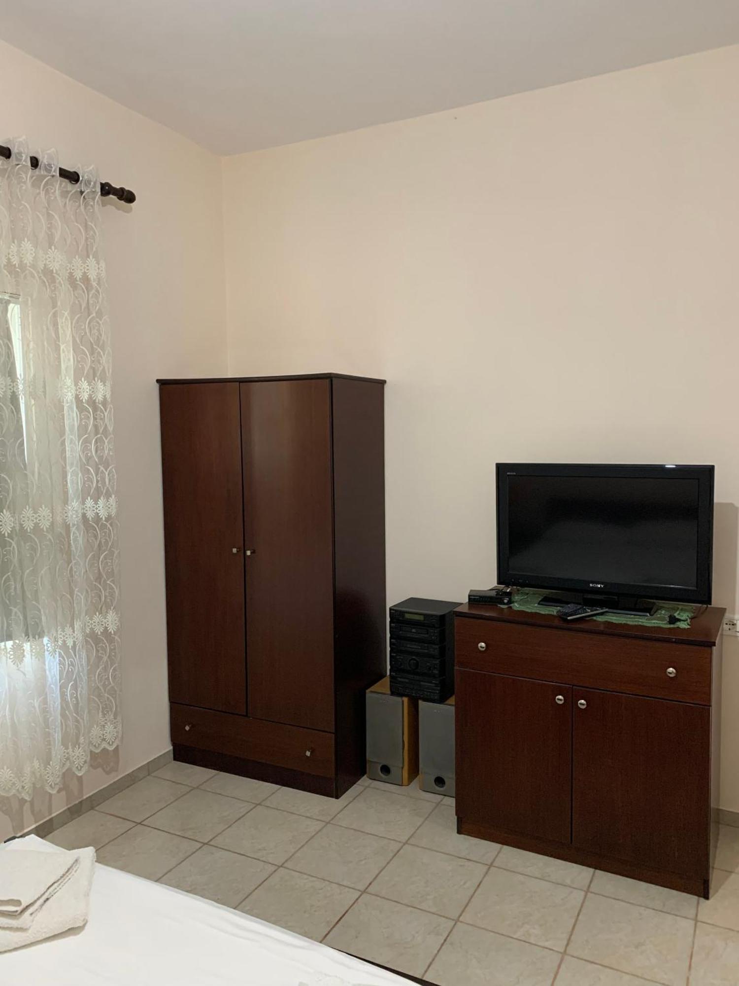 סרנדה Ylli Cunaj Apartments מראה חיצוני תמונה