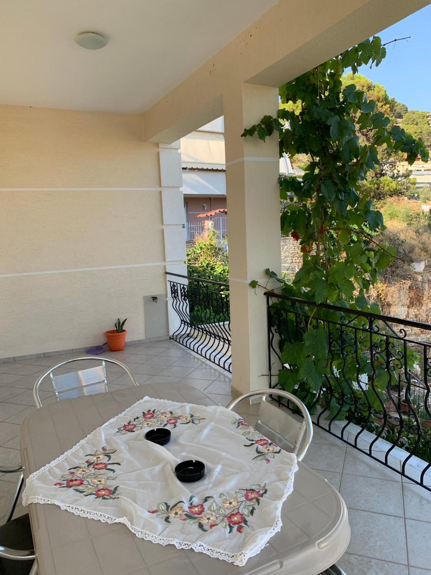 סרנדה Ylli Cunaj Apartments מראה חיצוני תמונה