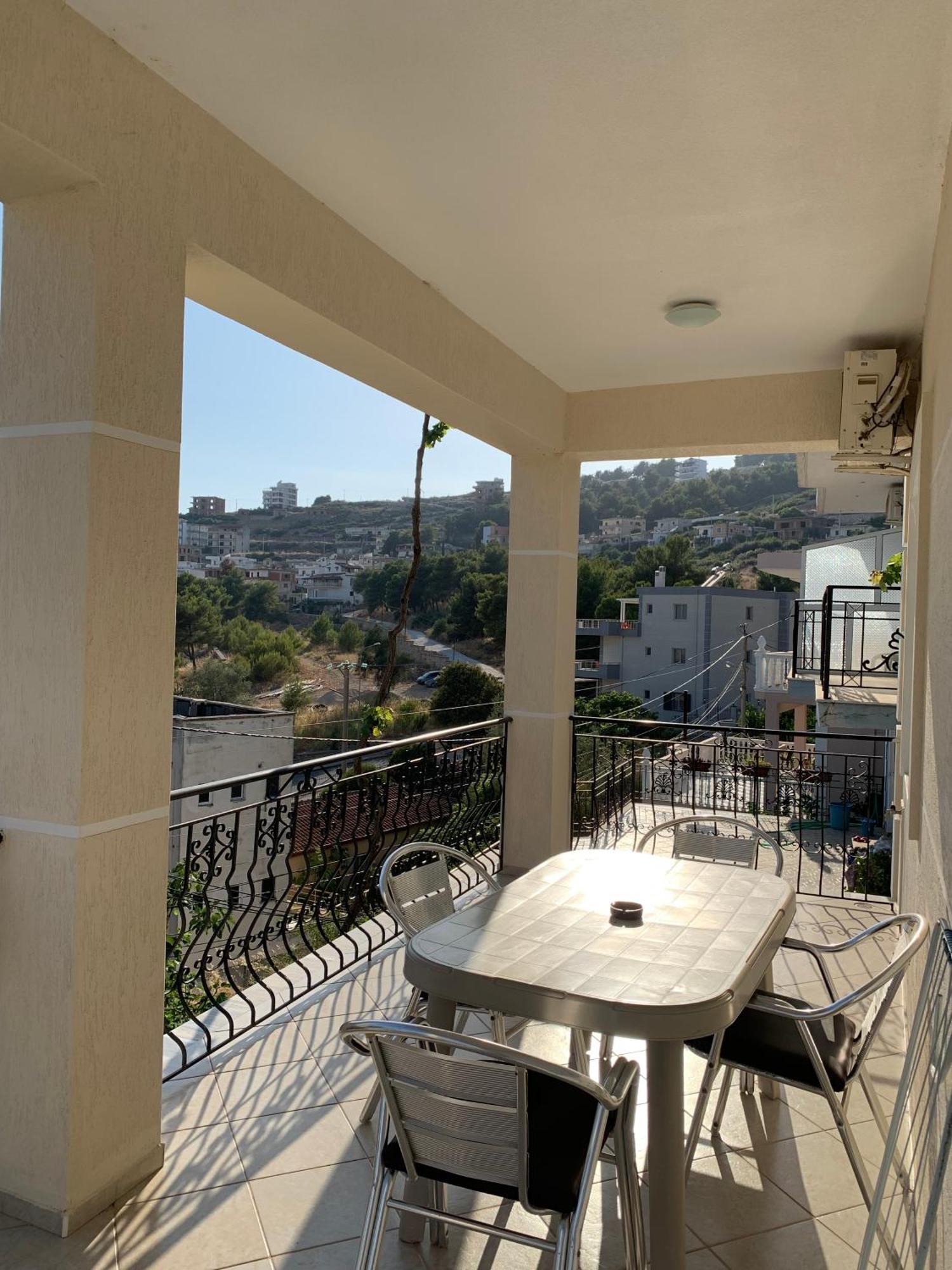 סרנדה Ylli Cunaj Apartments מראה חיצוני תמונה