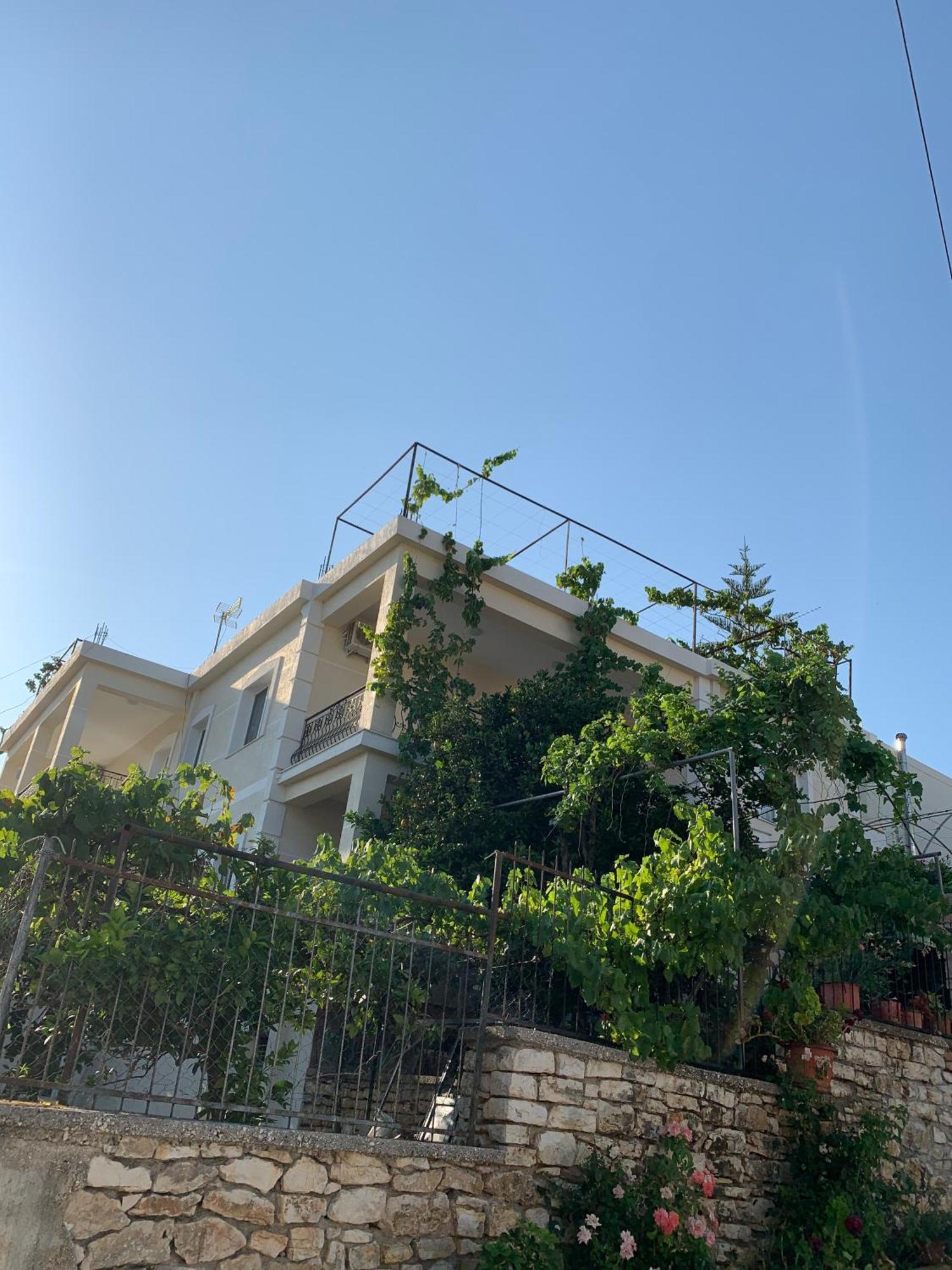 סרנדה Ylli Cunaj Apartments מראה חיצוני תמונה