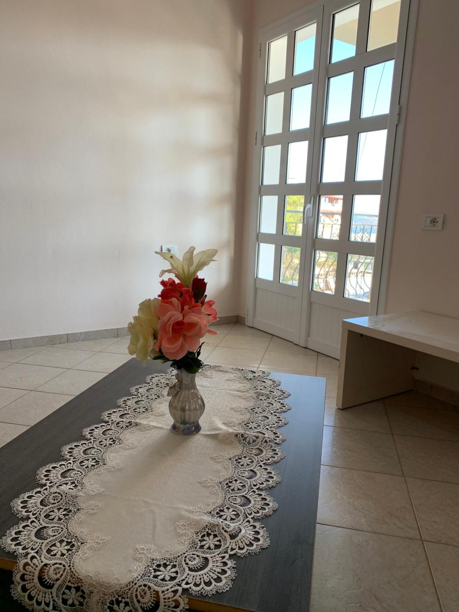 סרנדה Ylli Cunaj Apartments מראה חיצוני תמונה