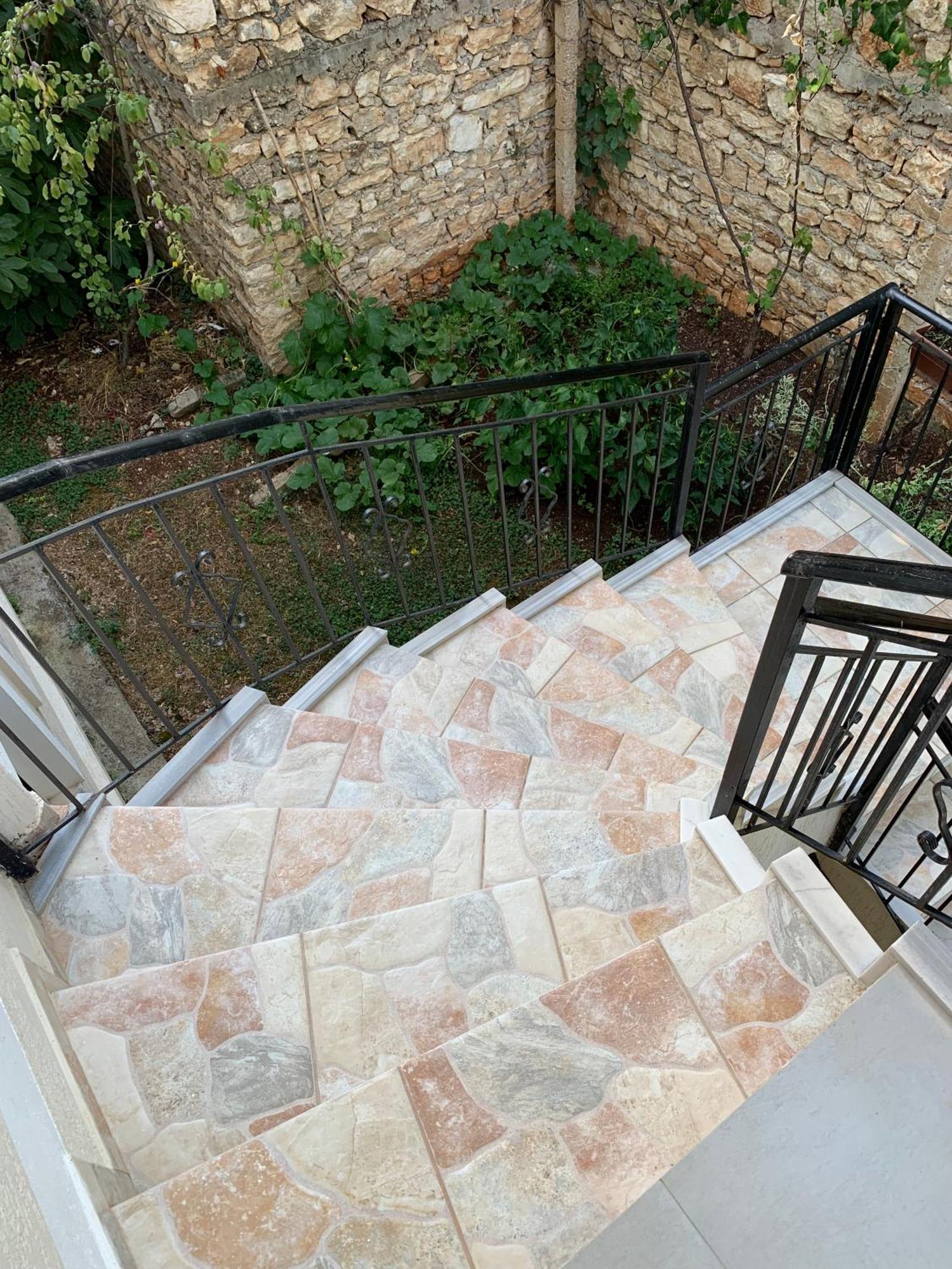 סרנדה Ylli Cunaj Apartments מראה חיצוני תמונה